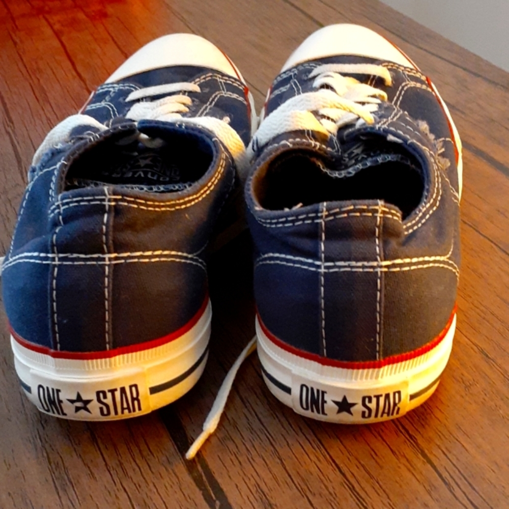 Converse Men  one star tennis shoes